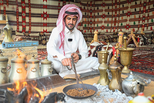 القهوة السعودية بتبوك رمز الكرم وحسن الضيافة 