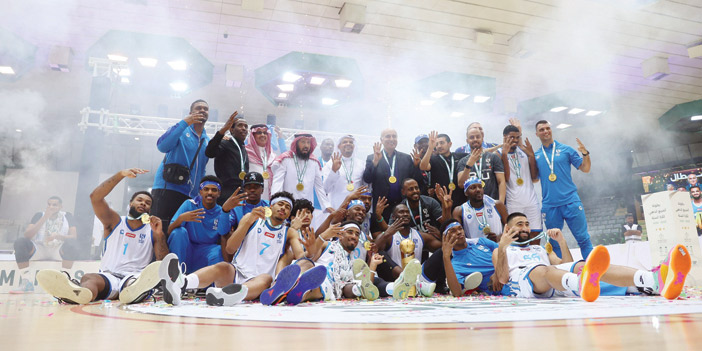 من تتويج الهلال بطل الرباعية بكأس المربع الذهبي