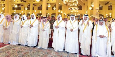 أمير منطقة الرياض يؤدي صلاة عيد الأضحى مع جموع المصلين 