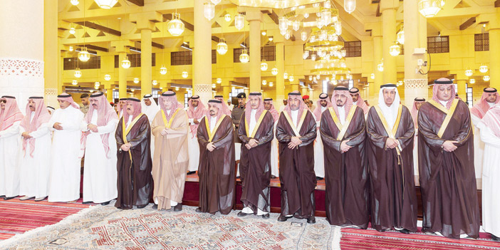 أمير منطقة الرياض يؤدي الصلاة على الأميرة سلطانة بنت سعود بن عبدالعزيز 
