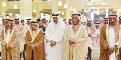 أمير منطقة الرياض يؤدي الصلاة على الأميرة حصة بنت عبدالعزيز آل مقرن 