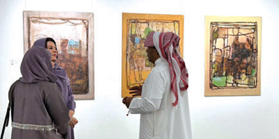 «تجريد» معرض تشكيلي جماعي في إيقاع الفن 