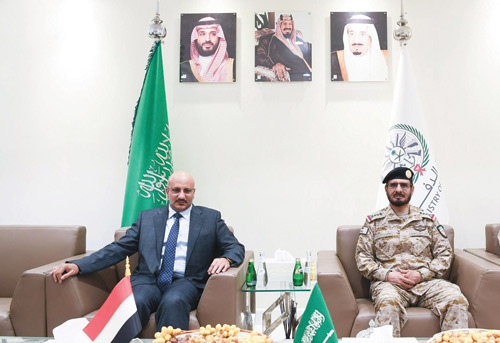 الفريق الأزيمع يبحث مع عضو «الرئاسي اليمني» الدعم المستمر من دول التحالف 