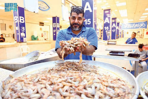 أسواق الأسماك والروبيان في المنطقة الشرقية تستقبل باكورة صيد الروبيان 
